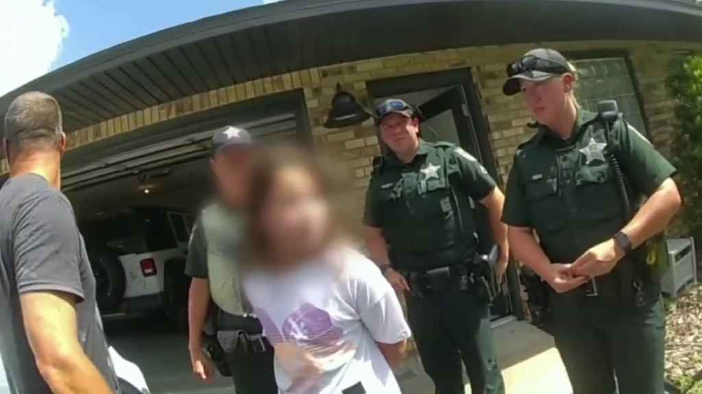  VIDEO: Niña de 11 años arrestada en Florida tras realizar falsa alerta de secuestro inspirada en un desafío de YouTube 