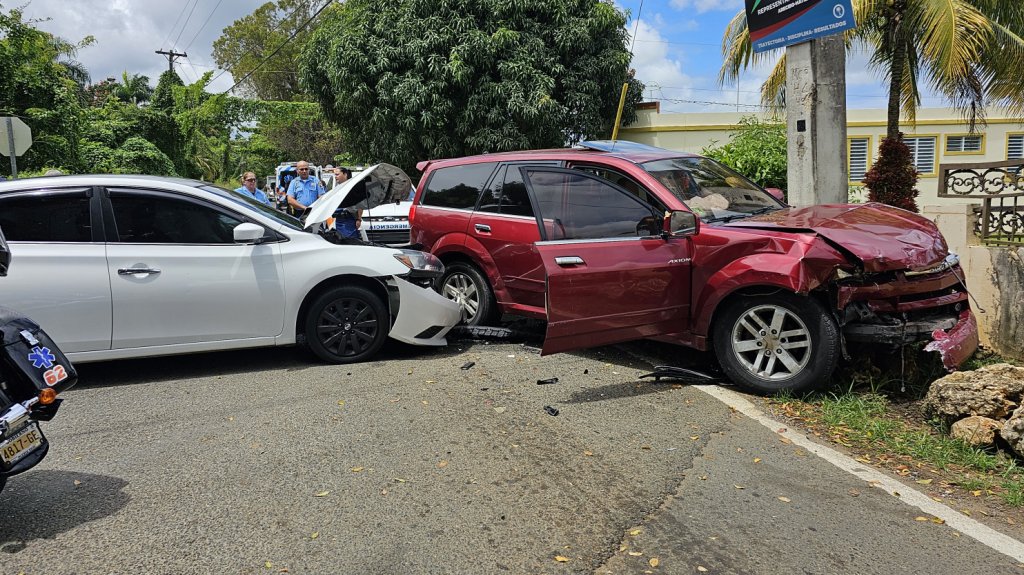  Adultos y menores heridos en accidente de auto en Arecibo 