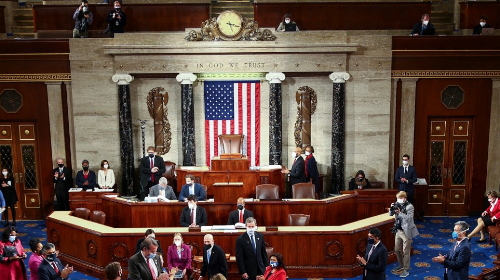  La Cámara de Representantes de EE.UU. aprueba medida provisional para evitar cierre del Gobierno 