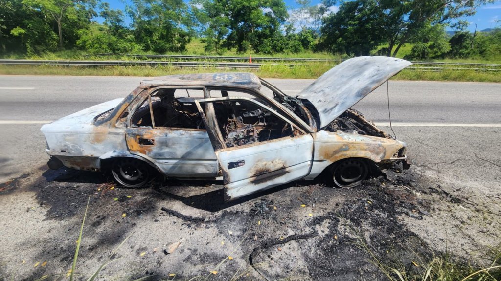  Investigan vehículo incendiado en San Germán 