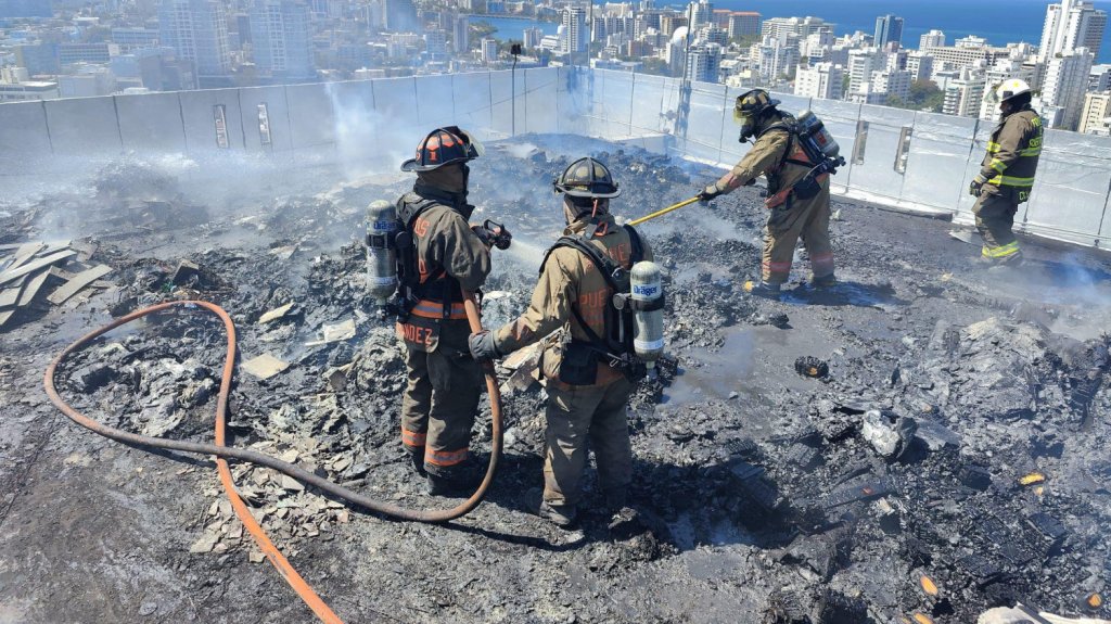  Bomberos desalojan torre sur de Minillas por incendio 