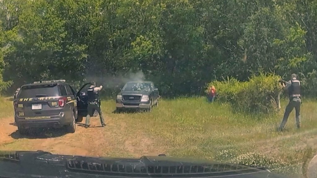  Video:Demandan a la policía de Carolina del Sur tras disparar casi 50 veces a un hombre en crisis de salud mental 