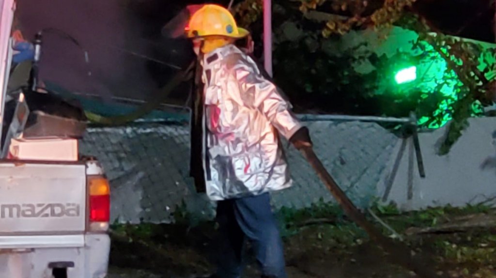  Video: Se incendia residencia en Bayamón 