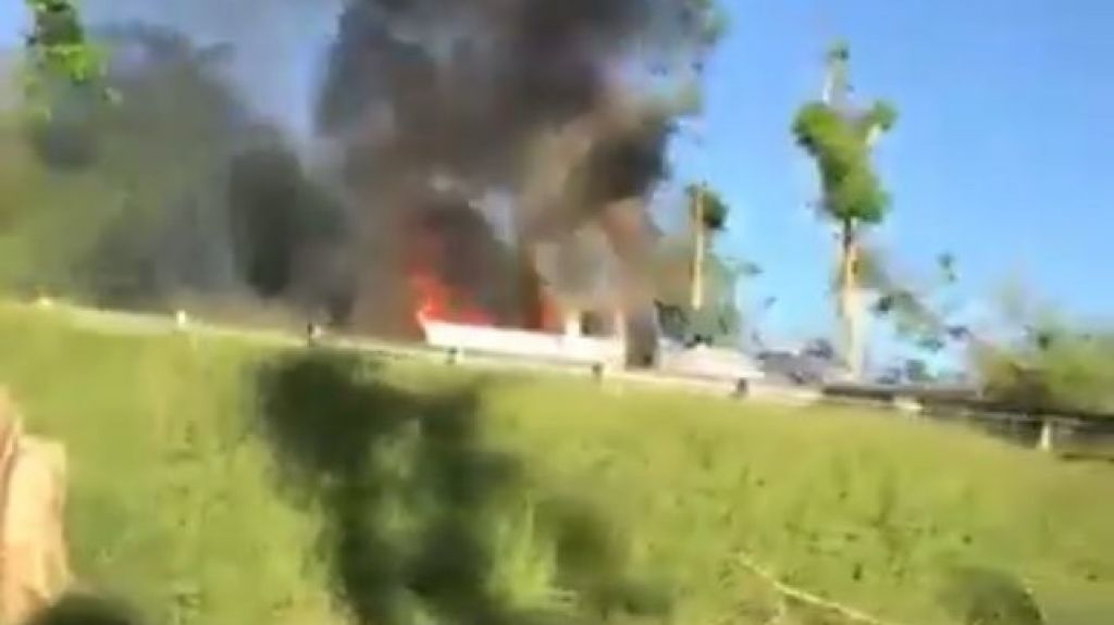 Vehículo incendiado en expreso de Caguas a San Juan