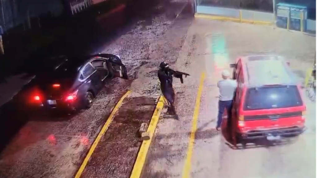  En video momento en que “cacos” con rifles cometen “Carjacking” en Morovis 