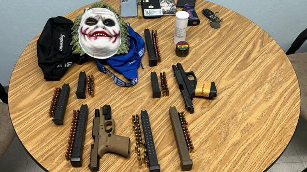  Municipales de Carolina arrestan a tres jóvenes con dos armas alteradas para disparar automática 
