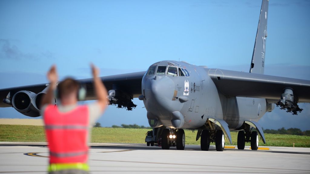 EE.UU. Retira Repentinamente Sus Bombarderos B-52 De Guam, Días Después ...