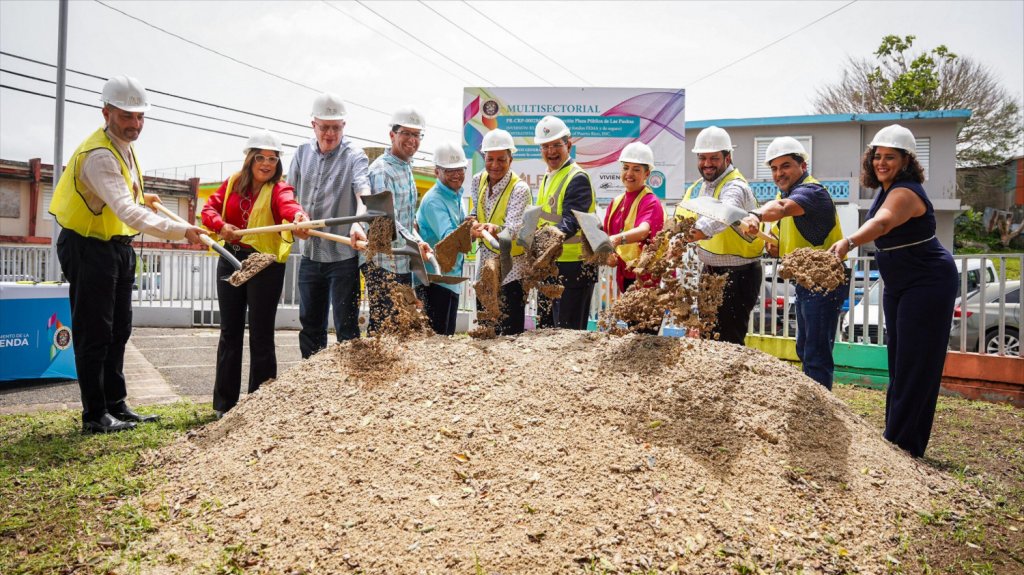  Gobernador anuncia proyecto de tres millones de dólares para renovar plaza pública de Las Piedras 
