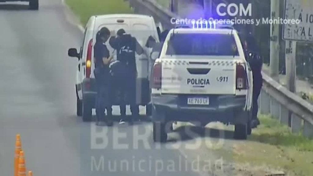  Video:Papás (Chinos) abandonan a su hijo en una calle de Argentina como “castigo“ tras portarse mal 