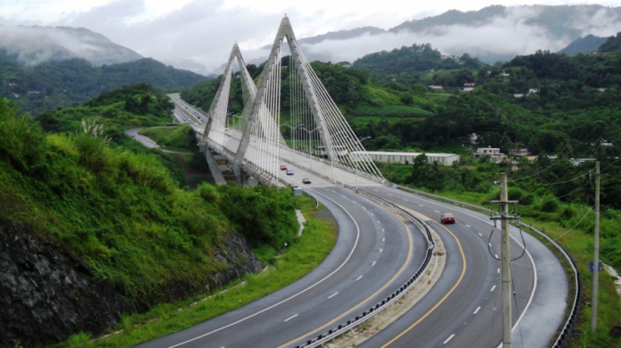 Crítico estado del Puente Izcoa Moure de Naranjito