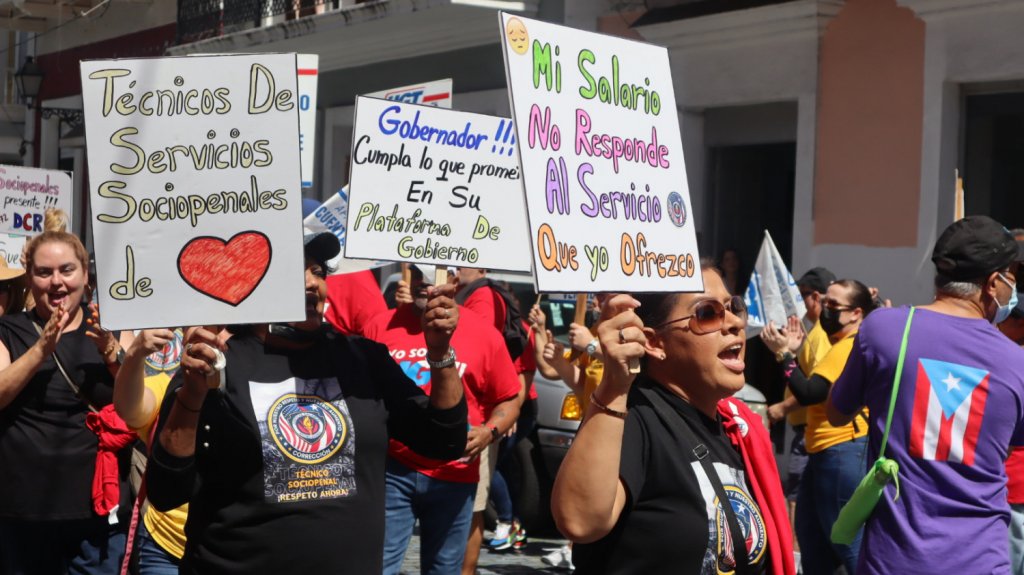  Empleados públicos de diferentes agencias exigieron justicia salarial y que el gobernador “cumpla sus promesas” 