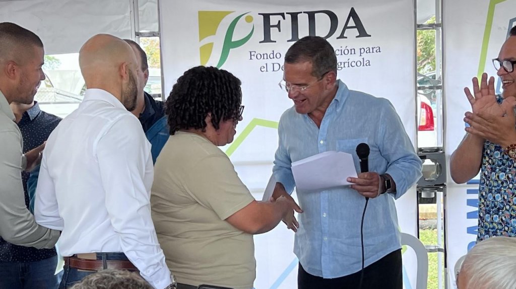  Entregan $1.2 millones en incentivos a agricultores de la Región de Caguas 