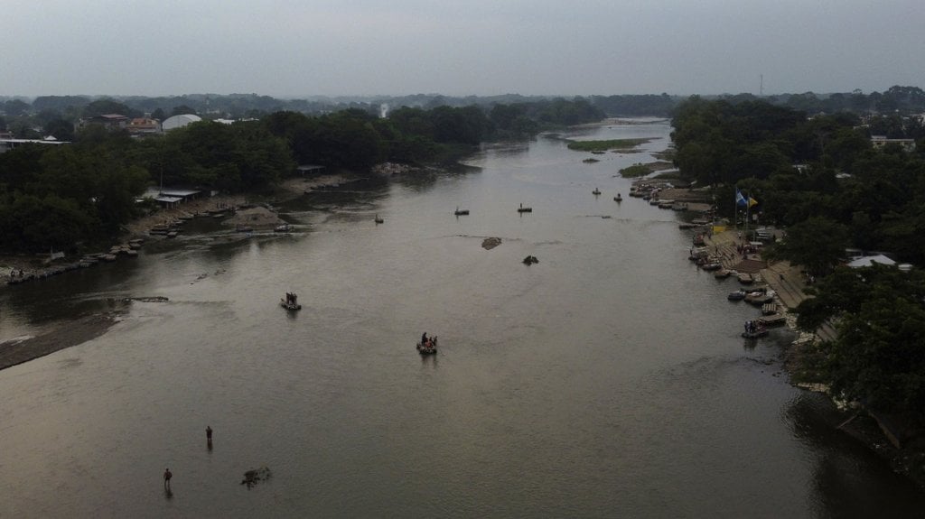  Fallecen ahogados un hombre salvadoreño y su hijo intentando llegar a México cruzando el río Suchiate 