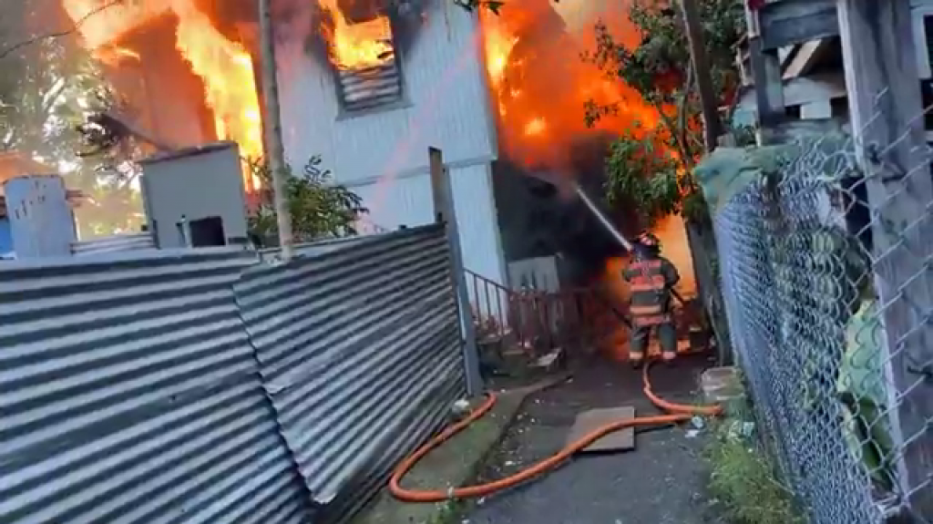  Video:Incendio consume residencias en la Barriada Figueroa en Santurce 