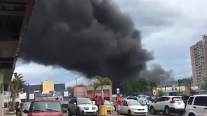 Video: Incendio en negocio de Cupey