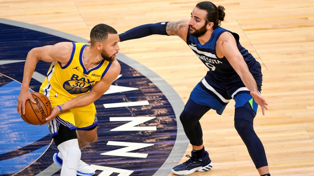  87-113. Curry anota 23 puntos en el tercer periodo y Warriors ganan a Rockets 
