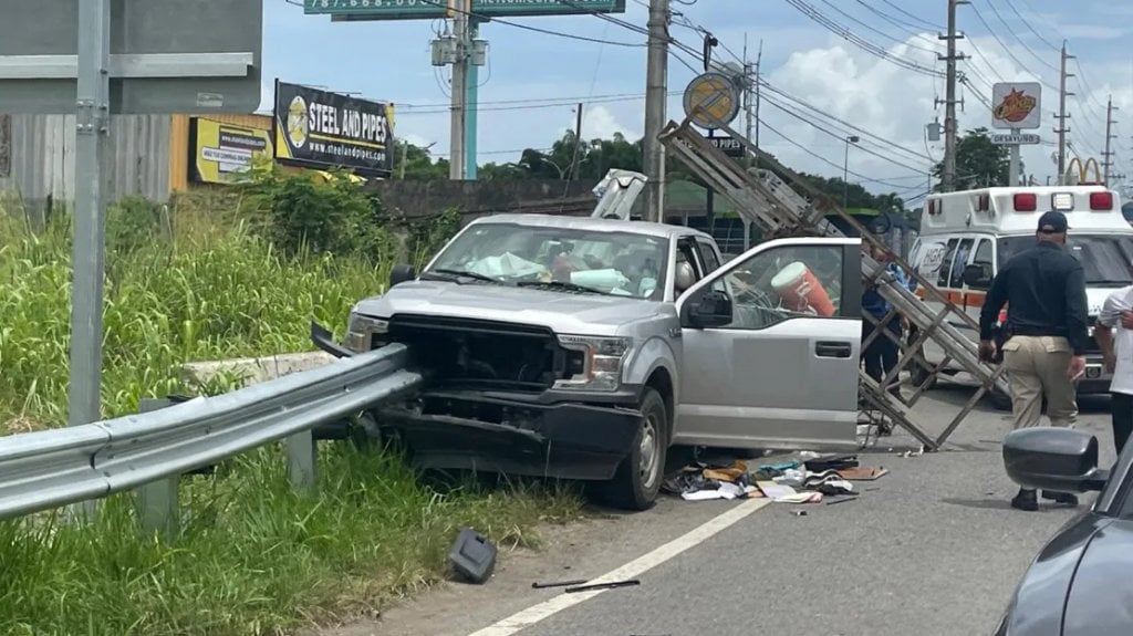  Video: Pasajero de auto muere en accidente de auto en Mayagüez 