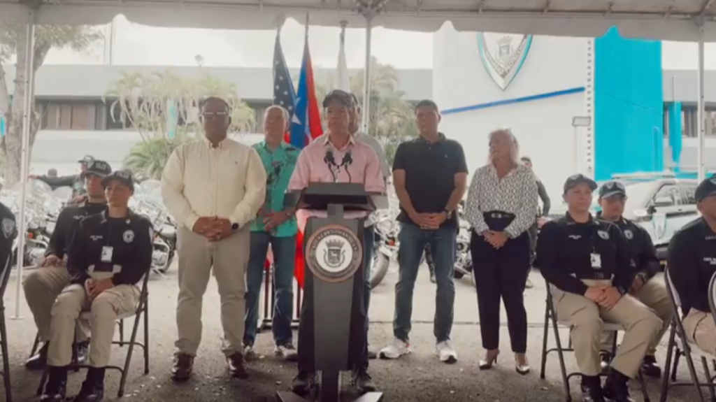 Video: Alcalde de San Juan Busca aumentar a 3 mil dólares el salario básico de los policías municipales 