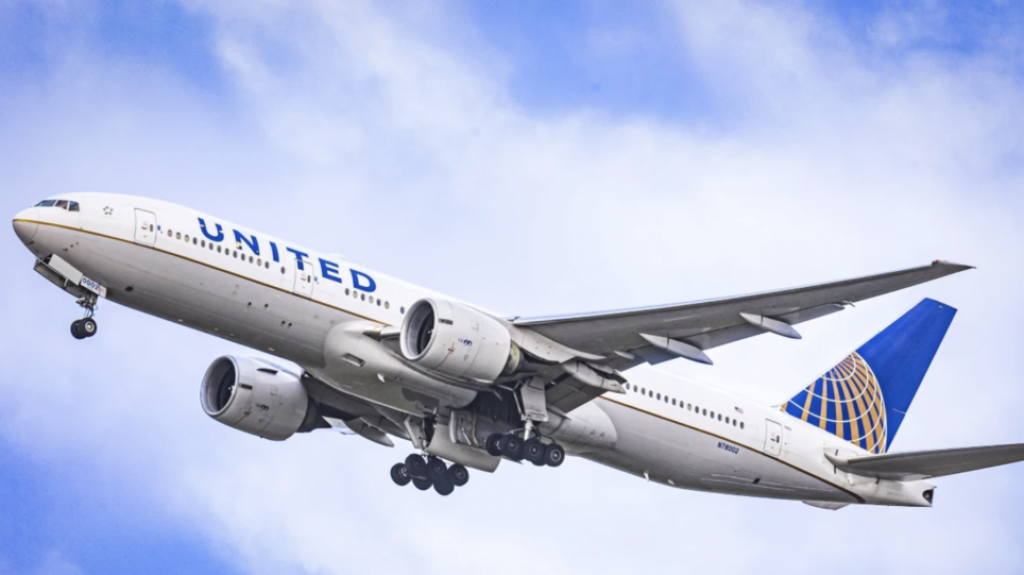  Videos: United Airlines sufre su cuarto incidente de emergencia en 5 días 