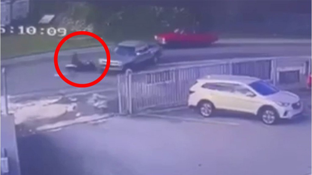  Video: Cámara capta momento que conductor de motora en Lares muere al chocar 