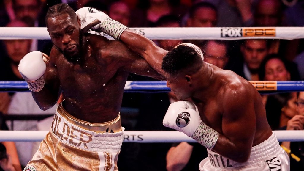  Wilder retiene la corona del peso pesado al noquear a Ortiz 