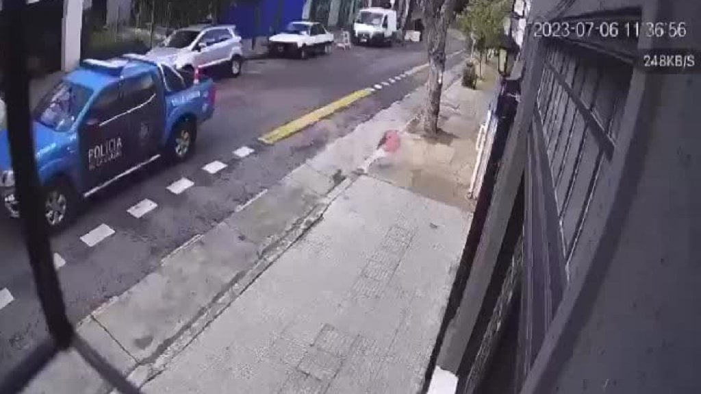  Video: Policía evita un femicidio en plena calle cuando neutraliza de dos disparos a un atacante 