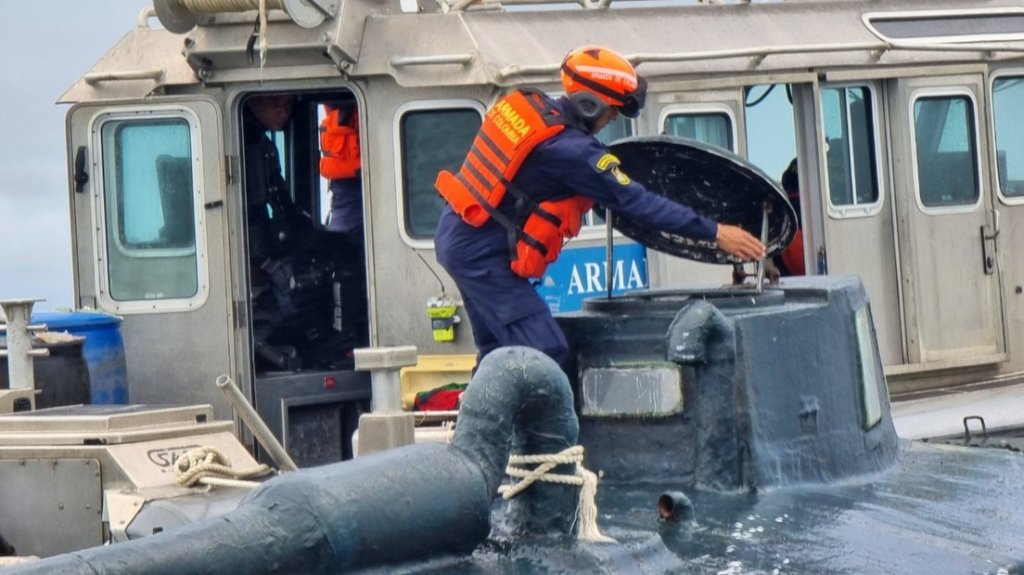  La Armada de Colombia intercepta un semisumergible que transportaba 4 toneladas de cocaína 