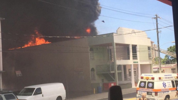  INCENDIO EN NEGOCIO DE LA AVENIDA DOMENECH