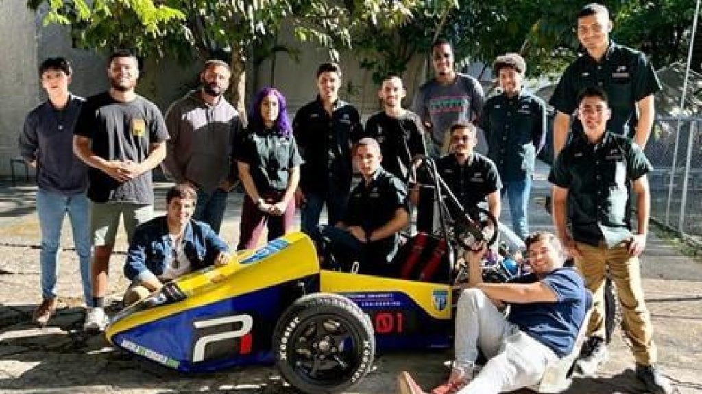  Estudiantes puertorriqueños buscan apoyo para competir en prestigiosa competencia automotriz en Detroit 