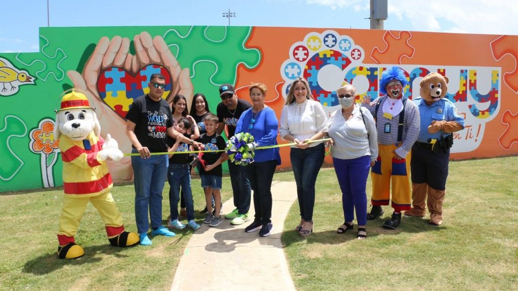  Camuy devela mural en el Día Mundial de Concienciación sobre el Autismo 