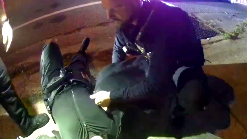  VIDEO: Agente de policía sufre una sobredosis accidental de fentanilo durante un operativo en EE.UU. 