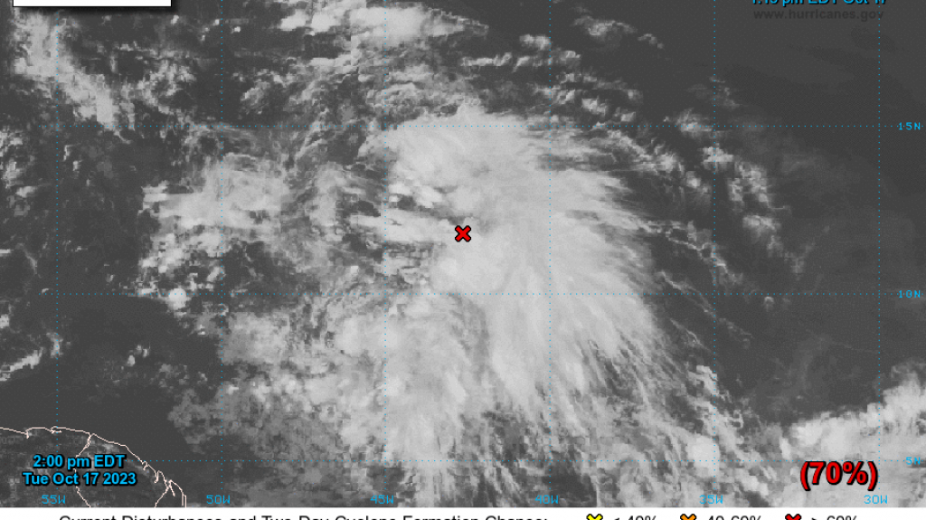  Posible formación de depresión tropical amenaza a las Antillas Menores 