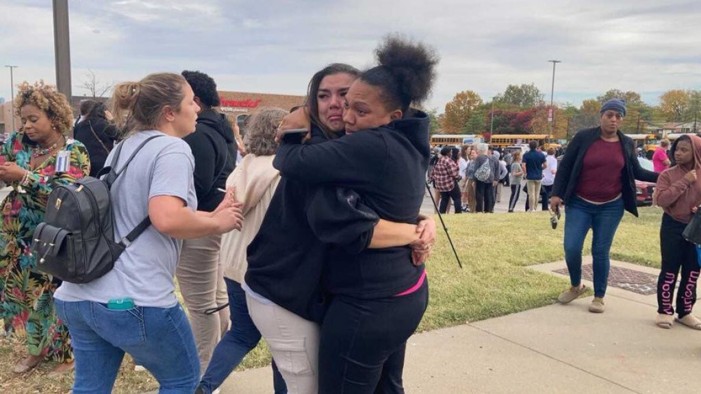  Tiroteo en escuela de St. Louis deja dos muertos y al menos siete heridos 