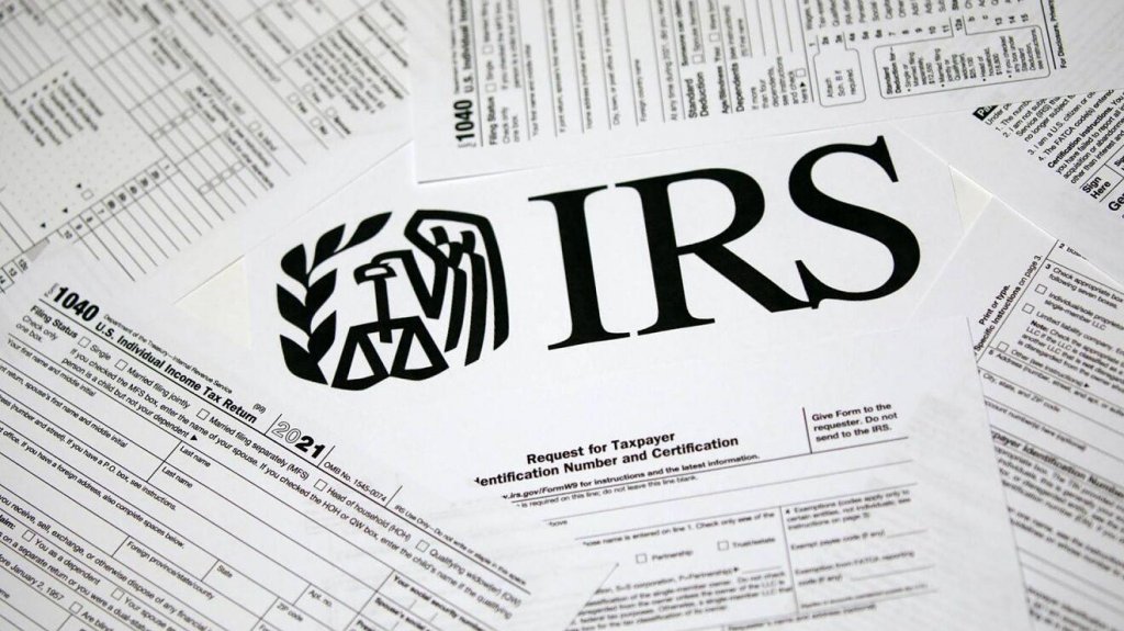  El IRS advierte a los contribuyentes sobre ola de estafas por correo electrónico y mensajes de texto 