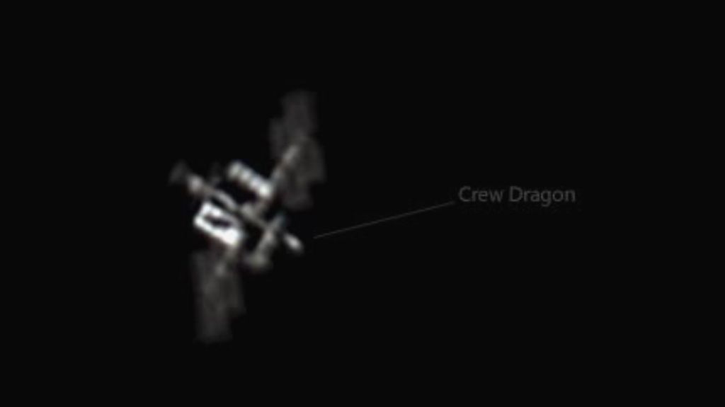  Fotografían desde la isla a la nave espacial Crew Dragon acoplada a la Estación Espacial 