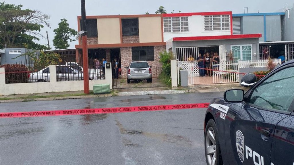  Mujer es asesinada a puñaladas en su hogar en Caguas 