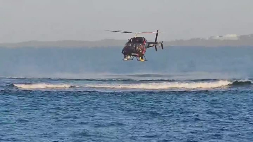  Video del momento en que buzos se tiran desde el helicóptero de FURA para buscar desaparecido en Playa de Luquillo 