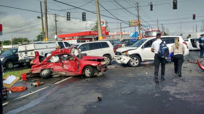 Accidente De 5 Vehículos En Toa Baja Deja Una Mujer Muerta Y 4 Heridos