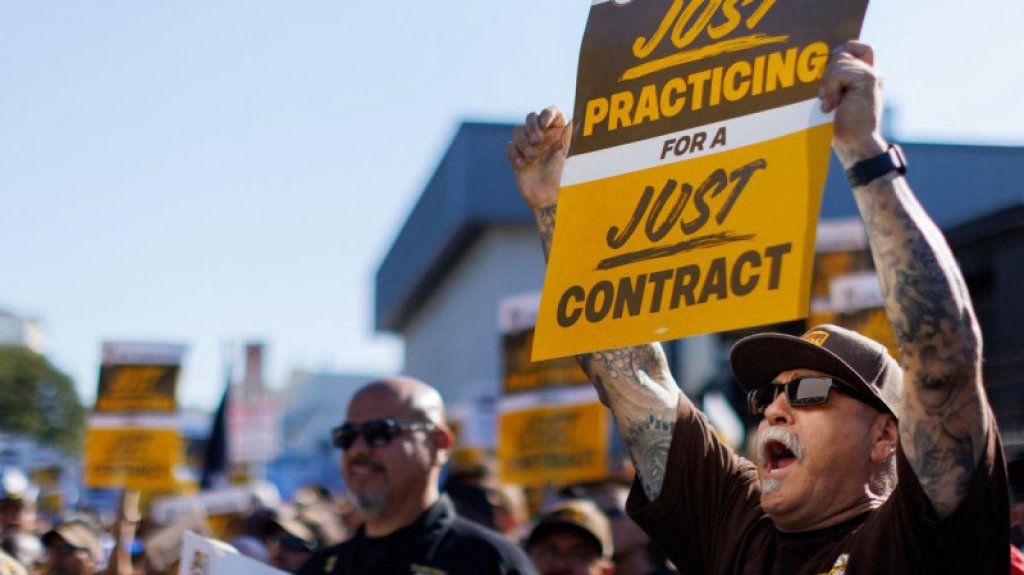  Choferes y repartidores de UPS en Estados Unidos amenazan con huelga a nivel nacional 