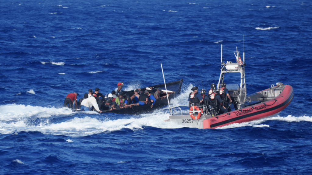  Guardia Costera repatría a 46 migrantes a República Dominicana 